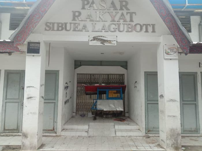 pedagang_pasar_laguboti_keluhkan_penjual_yang_menjamur_di_tepi_jalan