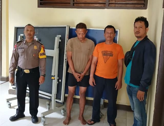 polisi_tangkap_pencuri_tenis_meja_milik_sd_swasta_di_asahan