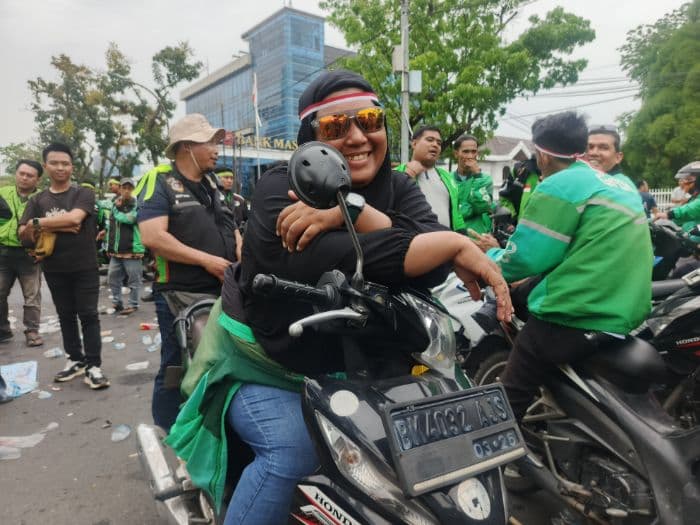tujuh_tahun_jadi_pengemudi_ojol_nurlisa_potongan_besar_asuransi_tak_pasti