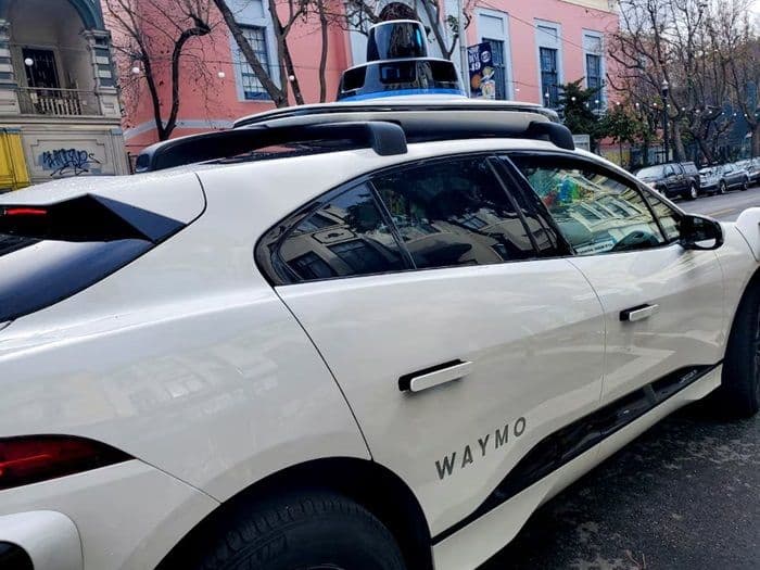 waymo_vs_tesla_perang_robotaxi_makin_sengit_dengan_izin_baru_di_california