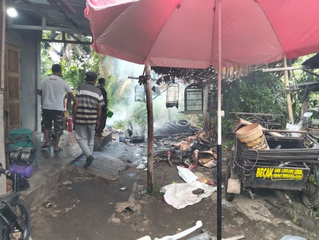bengkel_di_desa_sekip_hampir_terbakar_akibat_api_sampah