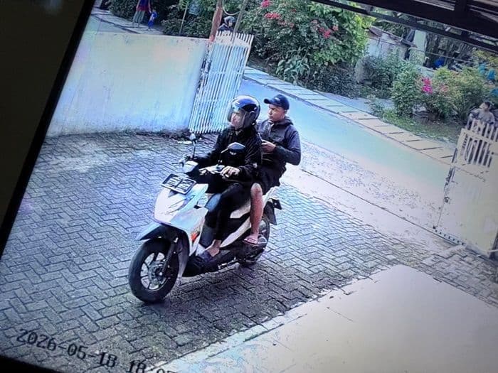 curanmor_di_medan_terekam_cctv_dua_pelaku_terlihat_jelas_honda_crf_raib_dari_kompleks_griya_anugrah