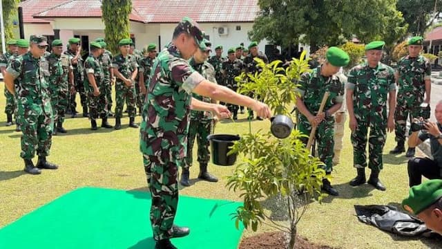 pangdam_ibukit_barisan_tekankan_prajurit_profesional_saat_kunker_ke_kodim_0204ds