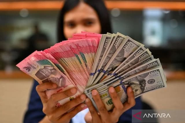 rupiah_cetak_rekor_terburuk_bi_diproyeksikan_naikkan_suku_bunga_jadi_5_persen