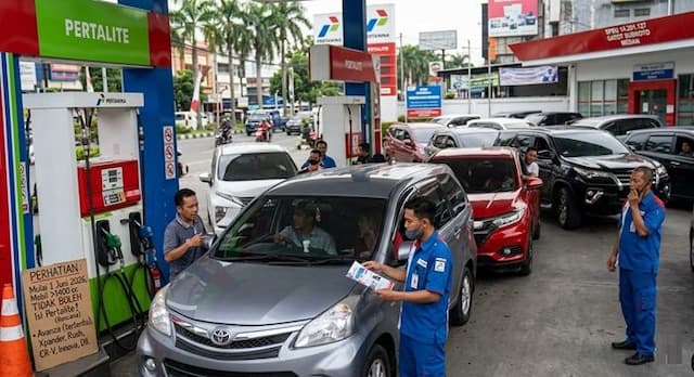 wacana_pembatasan_pertalite_mulai_1_juni_2026_petugas_spbu_medan_khawatir_antrean_membludak