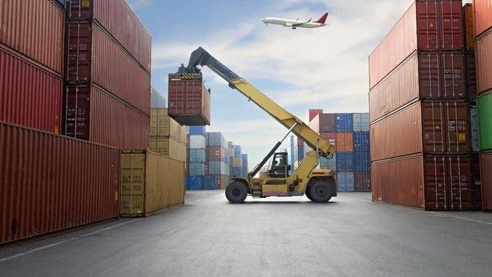 perang_iranisrael_ancam_selat_hormuz_biaya_logistik_global_tertekan