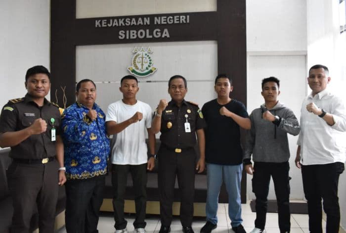 tiga_atlet_karate_tapteng_bertarung_di_malaysia_kajari_sibolga_ingatkan_jauhi_narkoba