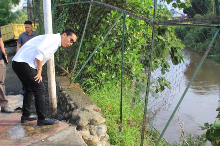 bibir_sungai_terancam_longsor_rico_waas_janji_segera_koordinasi_dengan_bws