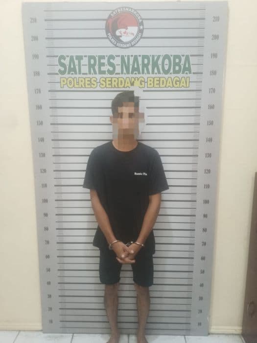 diduga_edarkan_sabu_di_perbaungan_pria_berinisial_at_ditangkap_sat_narkoba_polres_sergai