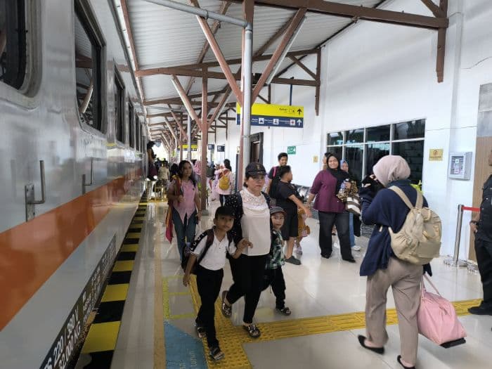 kai_sumut_sediakan_130_ribu_kursi_untuk_libur_sekolah_penjualan_tiket_mulai_meningkat