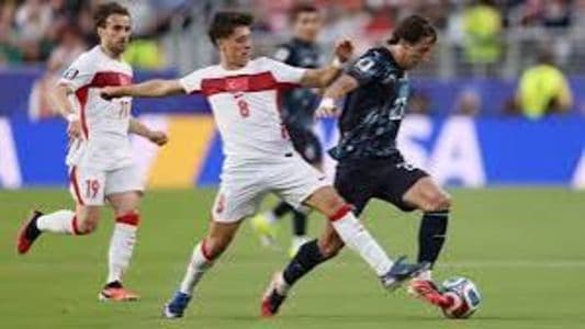 paraguay_unggul_10_atas_turki_di_babak_pertama_almiron_digusur_kartu_merah