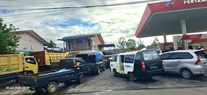 antrean_kendaraan_di_spbu_dairi_masih_terjadi_pemkab_pastikan_stok_bbm_aman_dan_melimpah