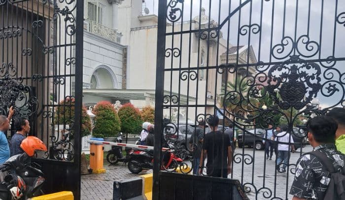 breaking_news_ledakan_besar_hancurkan_tiga_rumah_di_komplek_grand_polonia_medan_