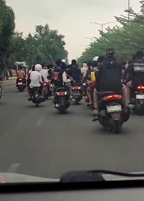 geng_motor_bersenjata_tajam_viral_di_medan_helvetia_polisi_janji_tindak_tegas