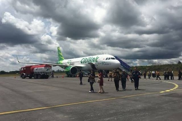 pengamat_minta_kejari_taput_usut_pad_bandara_silangit_tahun_20142025