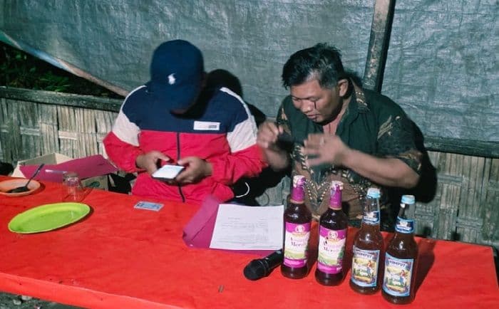 polsek_dolok_masihul_sita_empat_botol_miras_ilegal_dari_warung_tuak_di_sergai