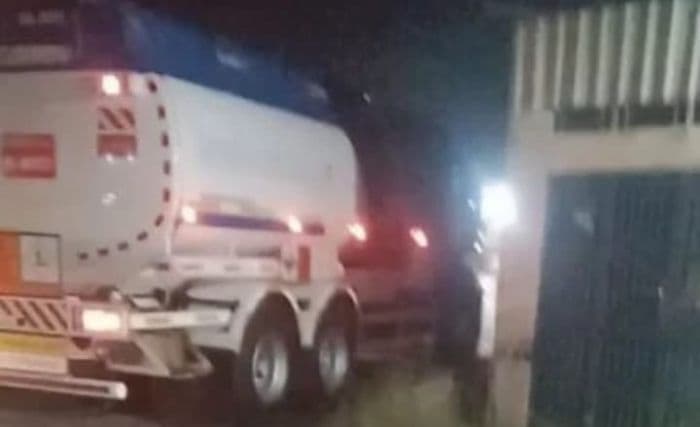 gudang_diduga_penimbunan_solar_ilegal_di_medan_deli_resahkan_warga_
