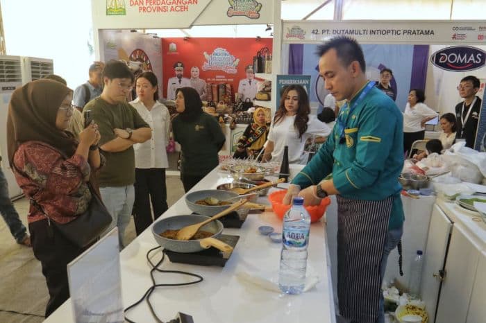 suasana_pekan_inovasi_dan_investasi_sumut_2025_di_istana_maimun