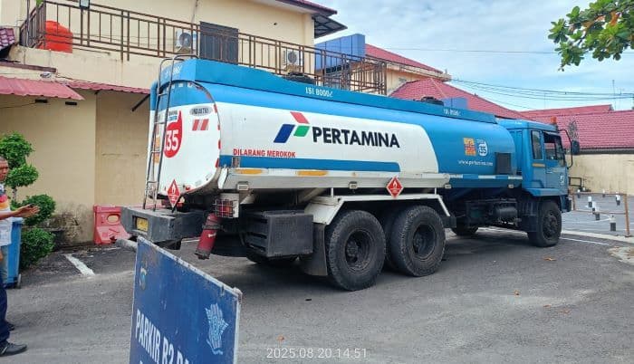 truk_tangki_solar_diduga_ilegal_diamankan_warga_polisi_diminta_tegas_