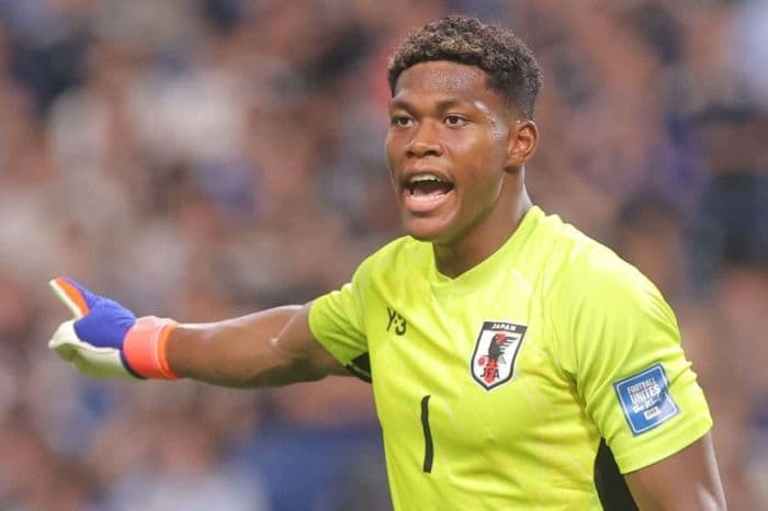 aston_villa_resmi_datangkan_kiper_jepang_zion_suzuki