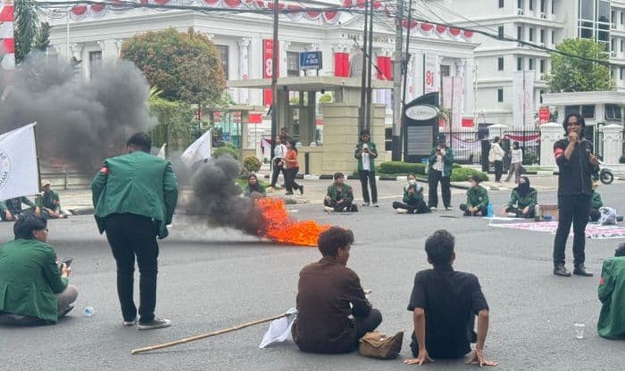 demo_di_lapangan_merdeka_bem_usu_kritik_pemerintah_soal_mbg_dan_kondisi_rakyat