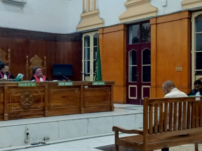 purnawirawan_polri_divonis_bebas_dalam_kasus_korupsi_smartboard_tebing_tinggi