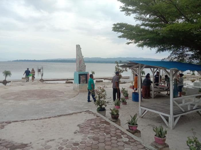 kunjungan_ke_pantai_pasir_putih_toba_anjlok_pelaku_usaha_menjerit