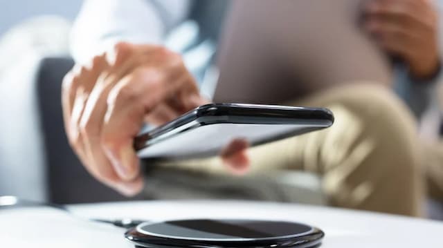 benarkah_wireless_charging_bikin_baterai_hp_lebih_cepat_soak_