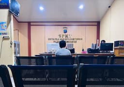 cekcok_usai_senggolan_wanita_mengamuk_dan_rusak_kendaraan_di_pematangsiantar