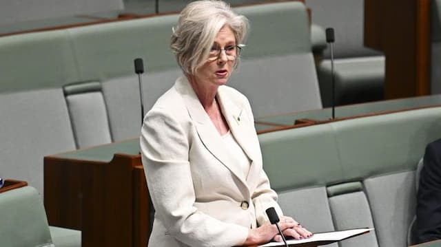 geger_anggota_parlemen_australia_helen_haines_ditabrak_di_depan_kantor_pm_albanese_sebut_serangan_terencana_