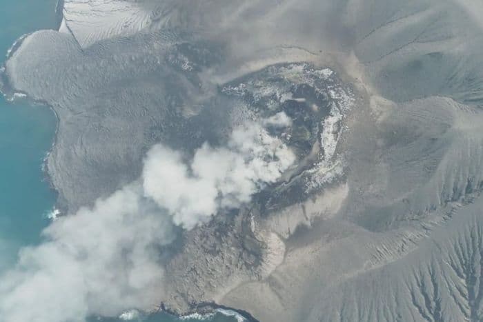 gunung_anak_krakatau_erupsi_tiga_kali_hari_ini_status_siaga