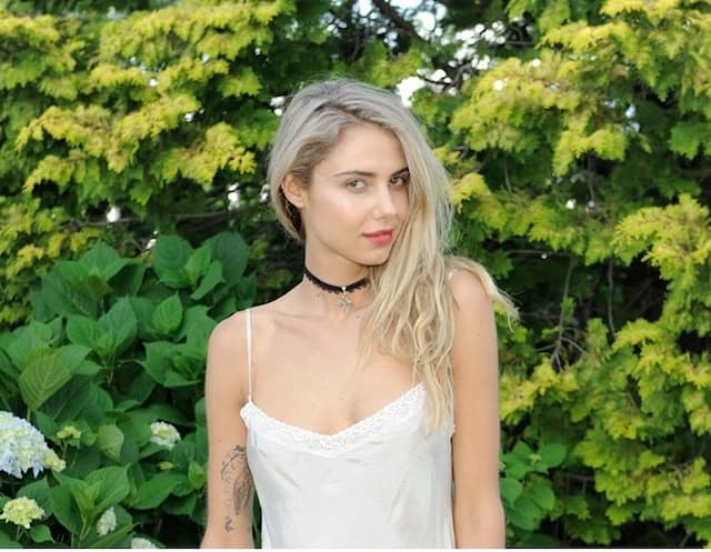 model_sahara_ray_mantan_kekasih_justin_bieber_meninggal_dunia_di_usia_34_tahun_