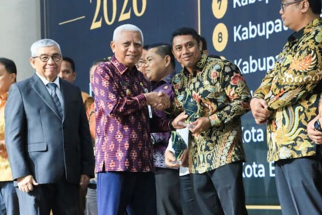 pemkab_labuhanbatu_raih_predikat_informatif_empat_tahun_berturutturut
