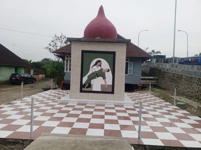 monumen_perang_dunia_ii_di_porsea_dikritik_warga_dinilai_kurang_menggambarkan_sejarah