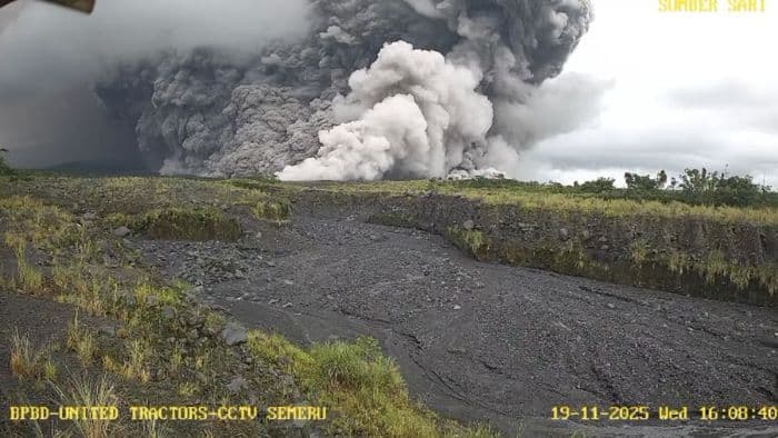 178_pendaki_tertahan_di_ranu_kumbolo_usai_semeru_erupsi_bnpb_kerahkan_tim_evakuasi