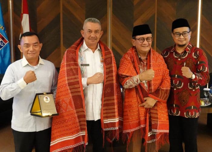 bedah_buku_re_nainggolan_pj_sekdaprov_sumut_tekankan_nilai_integritas_dan_pengabdian