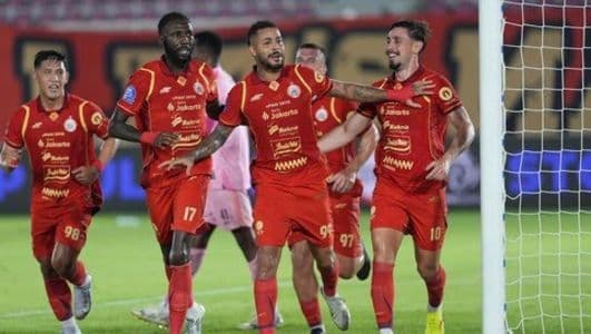 diwarnai_kartu_merah_dan_sempat_ditunda_karena_hujan_persija_tekuk_persik_31_