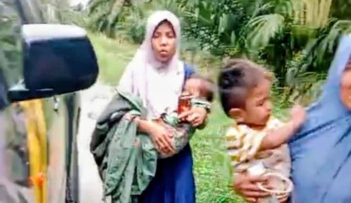 personel_polres_batu_bara_selamatkan_bayi_demam_tinggi_yang_terjebak_di_beca_mogok