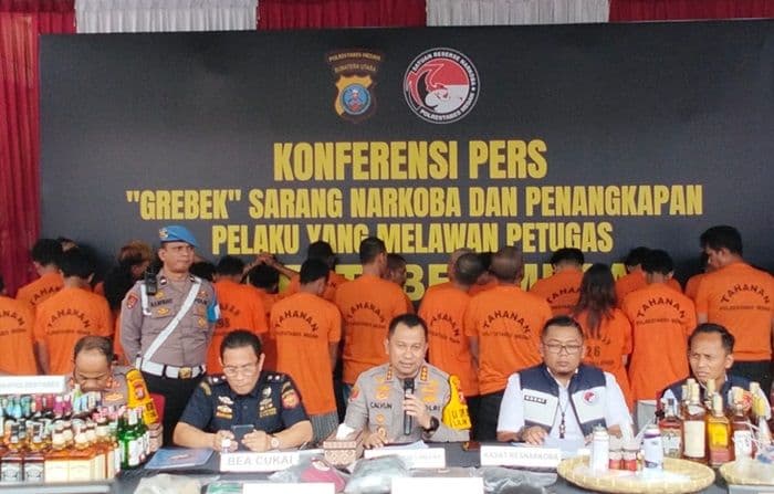 polrestabes_medan_gerebek_sarang_narkoba_34_tersangka_dibekuk