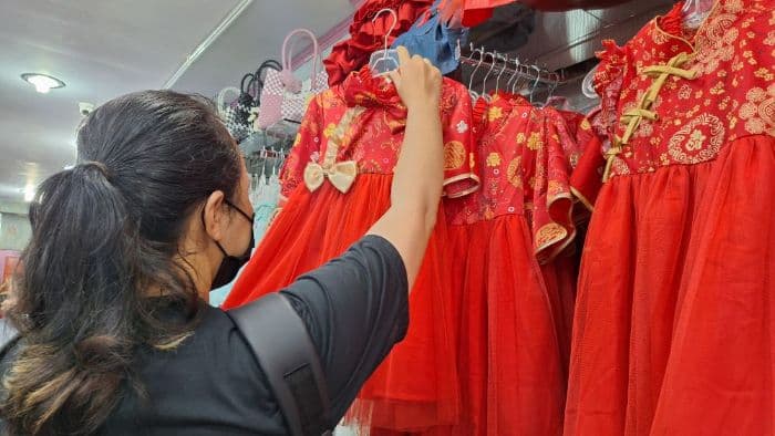 berburu_baju_cheongsam_atau_qipao_ciri_khas_tahun_baru_imlek