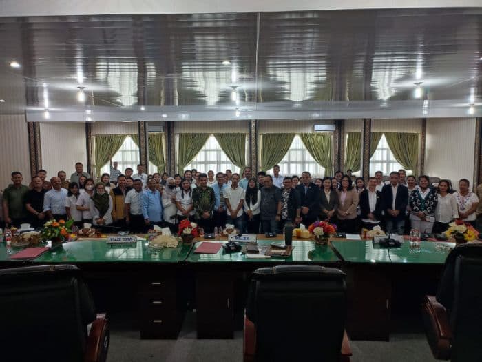 berharap_diangkat_jadi_asn_honorer_kesehatan_pemkab_nias_barat_datangi_dprd