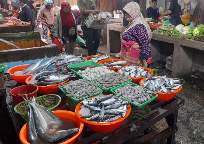 cuaca_buruk_harga_ikan_di_pasar_dwikora_siantar_melambung_naik