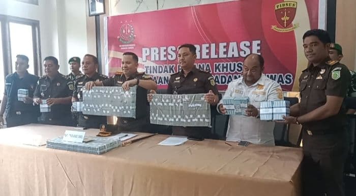 korupsi_dana_program_sawit_rakyat_kejari_padang_lawas_sita_rp18_miliar
