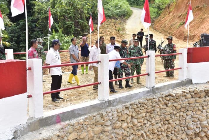 pembangunan_jembatan_armco_pertama_selesai_dibangun_di_hutanabolon_tapteng