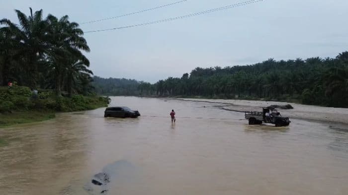 tni_ad_percepat_pembangunan_jembatan_bailey_penghubung_dua_desa_di_asahan