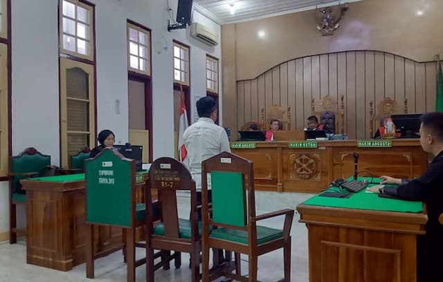mantan_bendahara_rsup_ham_belum_tentukan_sikap_usai_vonis_diringankan