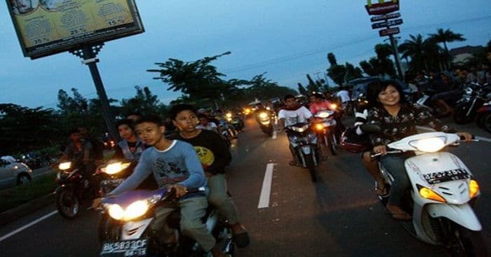 polsek_medan_labuhan_gelar_patroli_asmara_subuh_antisipasi_tawuran_remaja