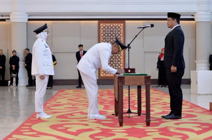 gubernur_sumut_lantik_bupati_madina_ini_pesan_bobby_nasution