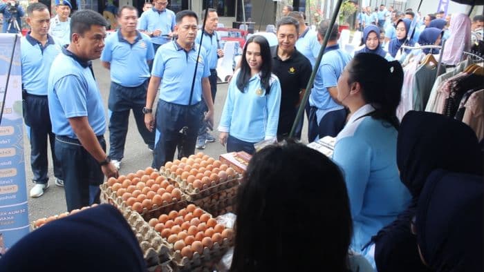 rangkaian_hut_tni_au_bazar_murah_diadakan_bantu_kebutuhan_jelang_lebaran