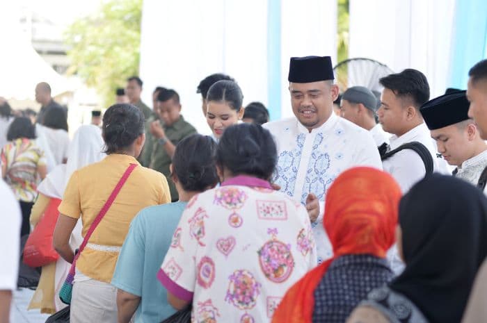 bobby_nasution_gelar_open_house_idulfitri_1447_h_ribuan_warga_padati_rumah_dinas_gubernur